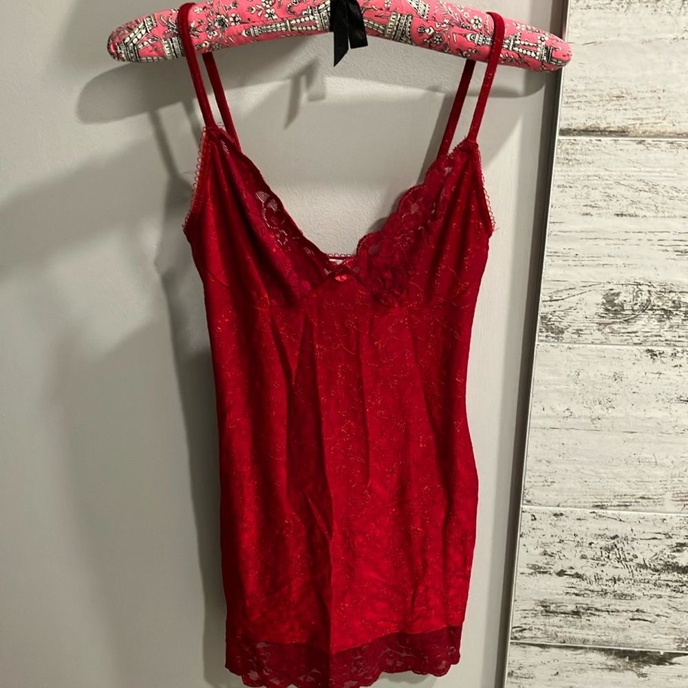 Beautiful details little red dress.